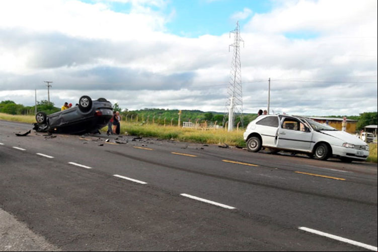 Brumado: Veículos de eio se chocam na BA-262