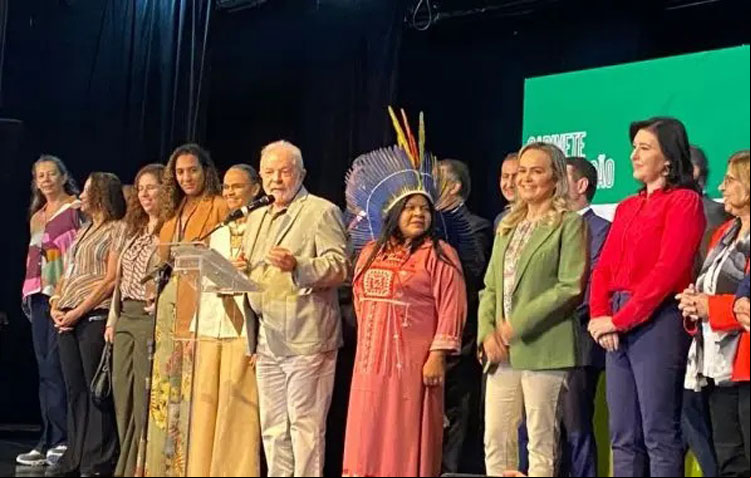 Lula anuncia Simone Tebet, Marina Silva e outros 14 ministros