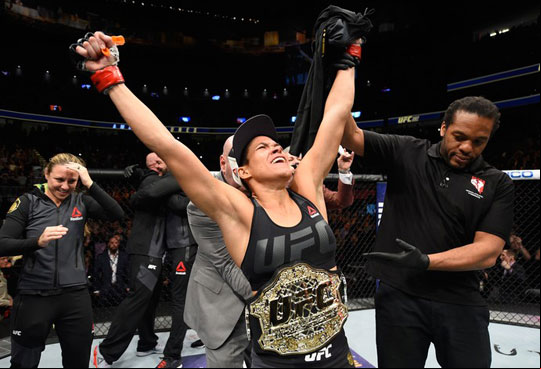 Amanda atropela Ronda no UFC 207