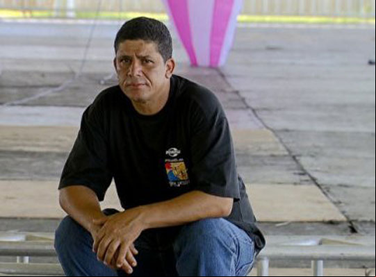 Morador de rua devolve iPhone e ganha emprego como recompensa