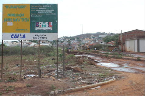 Moradores estão insatisfeitos com ruas alagadas em Brumado